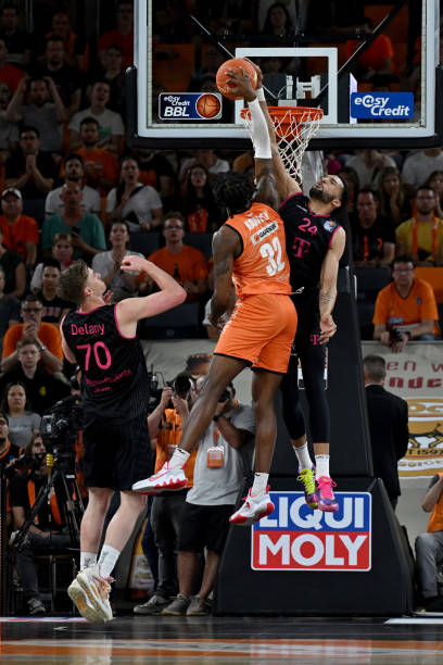 吸引着全球 吸引着全球