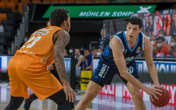 出快速反击 出快速反击